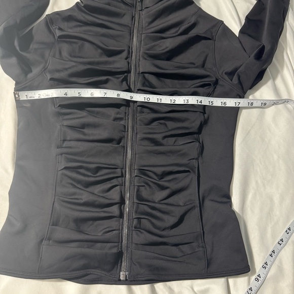 Lululemon Bold Move Zip Up Hooded Jacket Nulu Fabric Size 8 - Picture 7 of 15